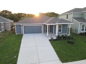 121 Keefer in Kyle, TX - Building Photo