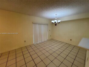 17170 SW 94th Ave in Palmetto Bay, FL - Foto de edificio - Building Photo