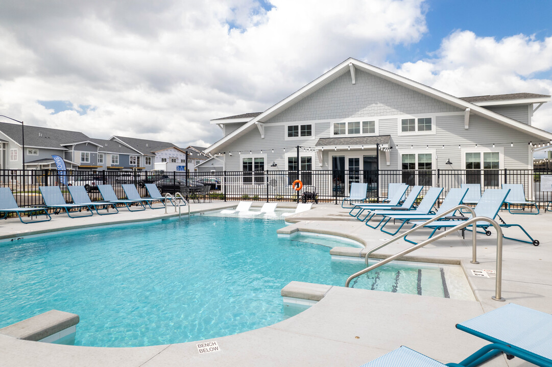 The Locklyn in Oconomowoc, WI - Building Photo