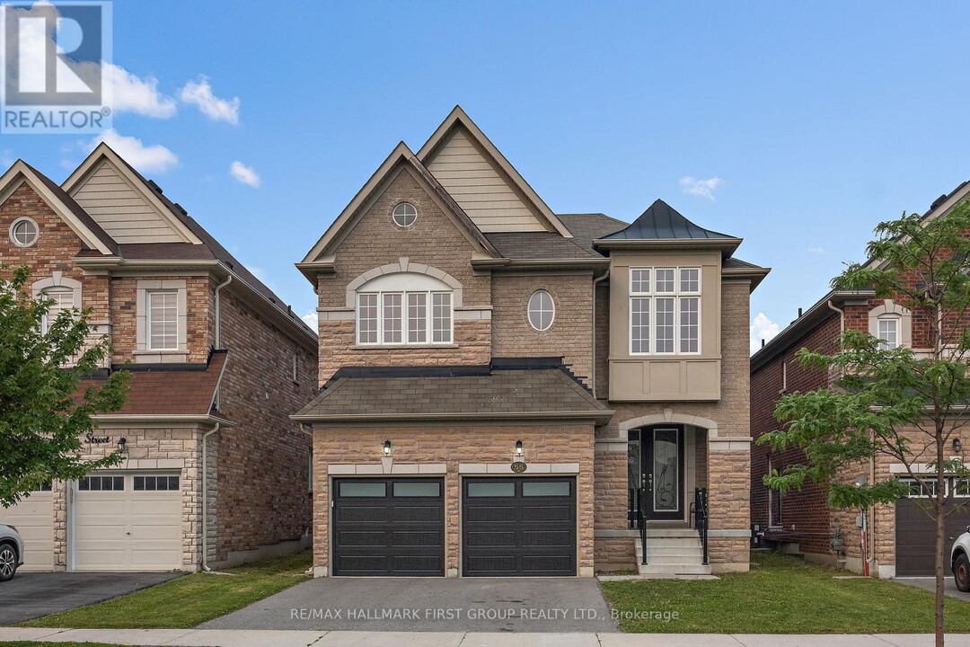 55 Buttonshaw St in Bowmanville, ON - Building Photo