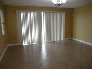 888 Pipers Cay Dr in West Palm Beach, FL - Building Photo - Building Photo