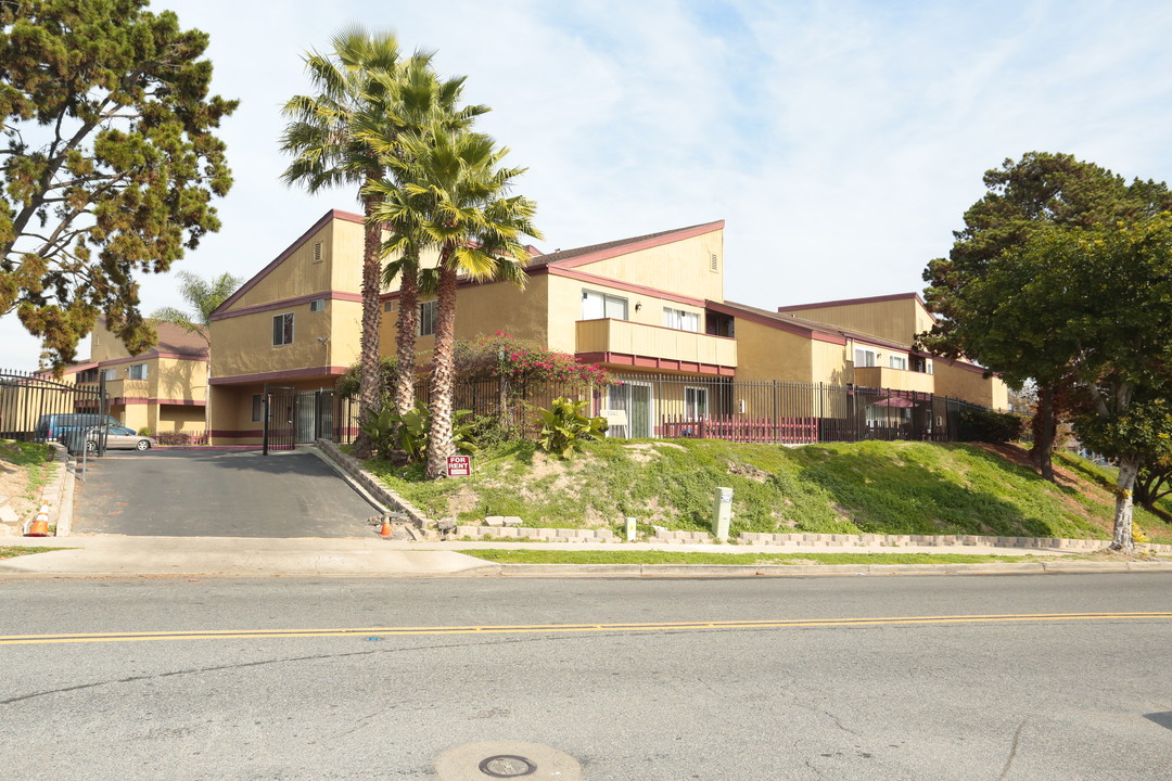 Alta Marina Apartments in Oceanside, CA - Building Photo