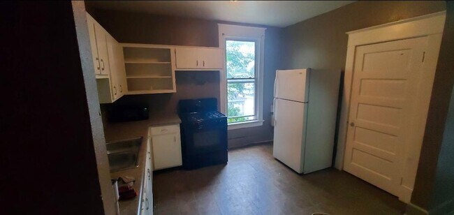 property at 453 W Dewald St