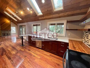 212-212A Crest Dr in Eugene, OR - Building Photo - Building Photo