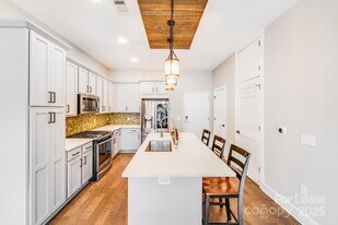 2401 Euclid Ave, Unit 106 in Charlotte, NC - Building Photo