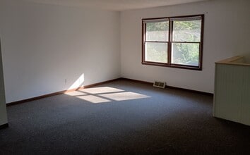 18069 Meyers Dr in Spring Lake, MI - Building Photo - Building Photo