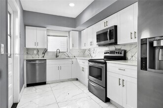 2833 SW 5th St in Fort Lauderdale, FL - Building Photo - Building Photo