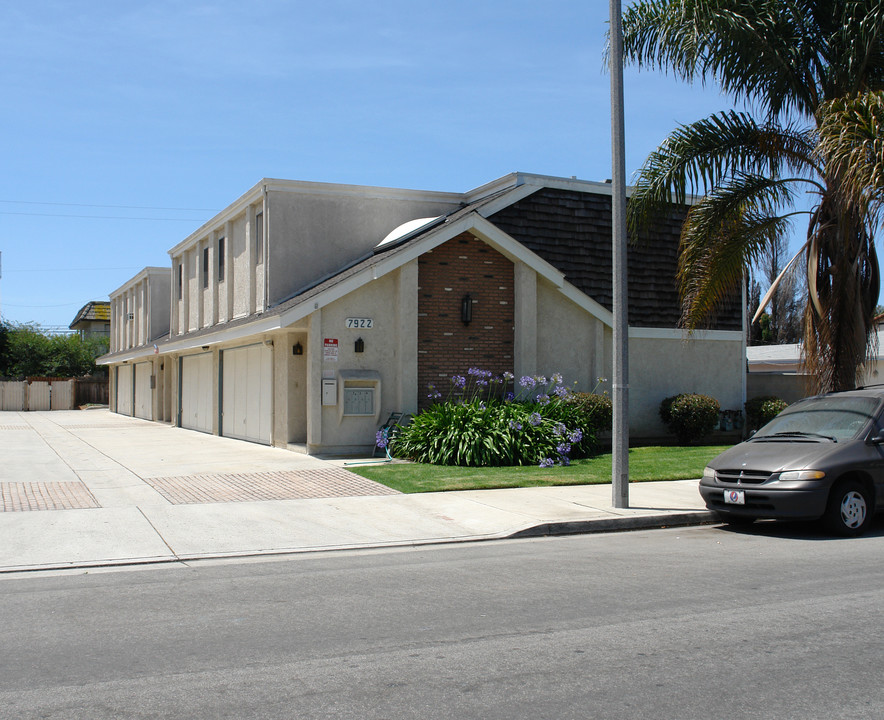 7922 Glencoe Ave in Huntington Beach, CA - Building Photo