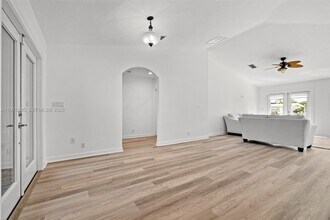 947 Nautilus Isle in Dania Beach, FL - Building Photo - Building Photo