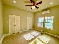 4918 Noble St photo'