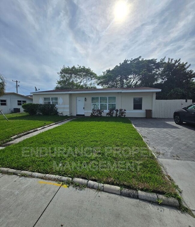 1143 W 23rd St in West Palm Beach, FL - Building Photo - Building Photo