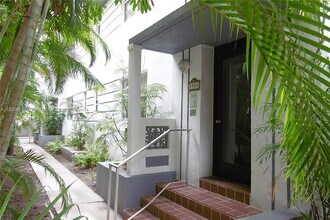 1553 Meridian Ave in Miami Beach, FL - Building Photo - Building Photo