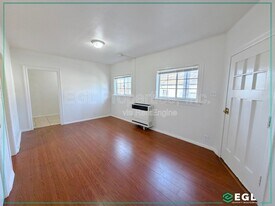 115 N Westlake Ave in Los Angeles, CA - Building Photo