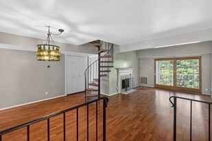 15 Pickering Ct in Germantown, MD - Building Photo