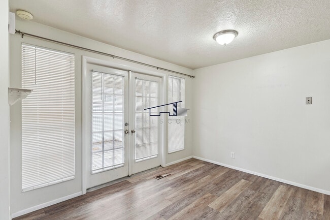 281 W Pheasantbrook Dr in Centerville, UT - Building Photo - Building Photo