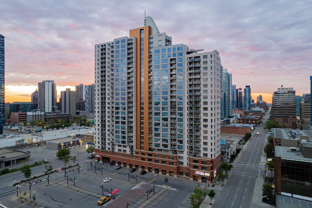 Vantage Pointe in Calgary, AB - Building Photo