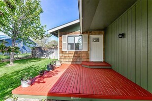 1304 N Cora St in Ellensburg, WA - Building Photo