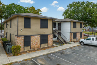 Peach Creek Apartments in San Antonio, TX - Building Photo - Building Photo