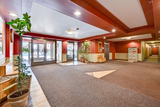 Chateau Ste-Marie in Kirkland, QC - Building Photo - Building Photo