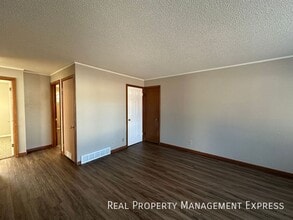 2 Bed 1 Bath Apartment in Sioux Falls, SD - Building Photo - Building Photo