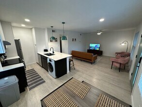 1317 Newning Ave, Unit SI ID1497887P in Austin, TX - Building Photo - Building Photo