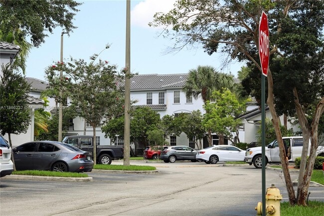 711 SW 148th Ave in Davie, FL - Building Photo - Building Photo