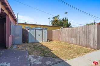 932 1/2 California Ave in Los Angeles, CA - Building Photo - Building Photo