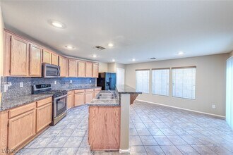 670 Port Talbot Ave in Las Vegas, NV - Building Photo - Building Photo