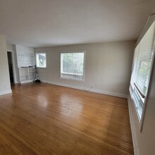 638 W Madrone St, Unit 638 in Roseburg, OR - Building Photo - Building Photo