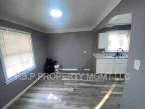 8443 Pierson St in Detroit, MI - Building Photo - Building Photo