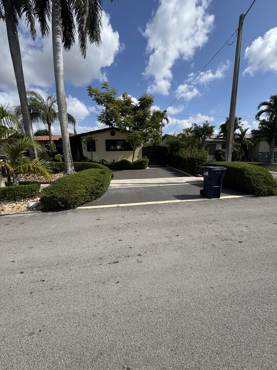 8501 SW 16th Ter in Miami, FL - Foto de edificio