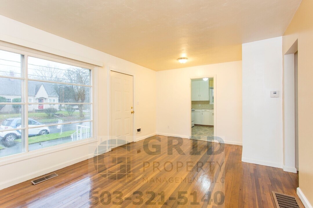 7905 N Emerald Ave in Portland, OR - Building Photo