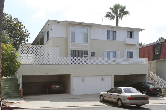 658-664 Midvale Ave in Los Angeles, CA - Building Photo - Building Photo