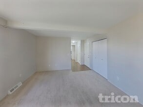 931 Market St S in Shakopee, MN - Foto de edificio - Building Photo