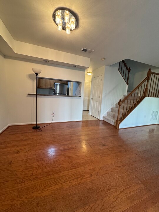 6091 Netherton St in Centreville, VA - Building Photo