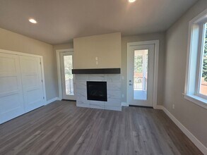 823 198th St Ct E in Spanaway, WA - Foto de edificio - Building Photo