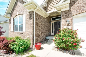 1041 Autumn Crest Ln in Louisville, KY - Building Photo - Building Photo