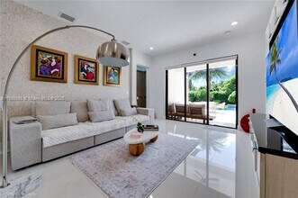 6236 SW 26th St in Miami, FL - Building Photo - Building Photo