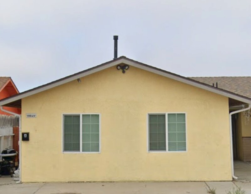 1209 W Oak Ave in Lompoc, CA - Building Photo