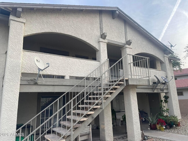 property at 465 W Ivyglen St