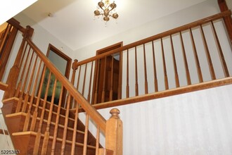 5 New Castle Ct in Morris Plains, NJ - Building Photo - Building Photo