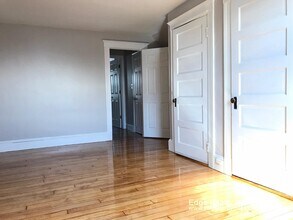 108 Brooks St, Unit 2 in Boston, MA - Building Photo - Building Photo