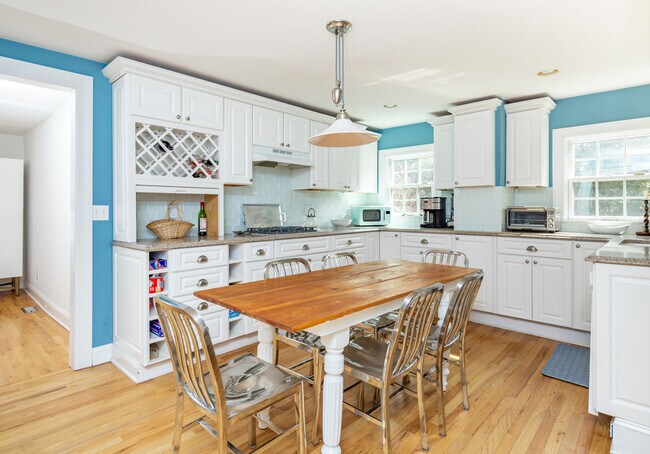 5 Collins Ave in East Hampton, NY - Building Photo - Building Photo