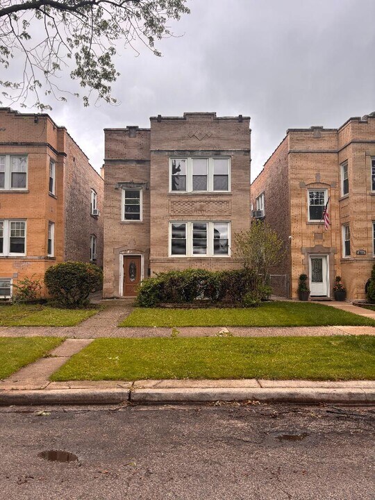 5642 N Bernard St in Chicago, IL - Building Photo
