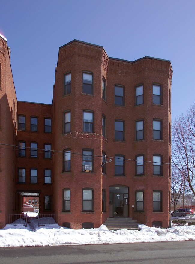 70 Bridge St in Holyoke, MA - Foto de edificio - Building Photo