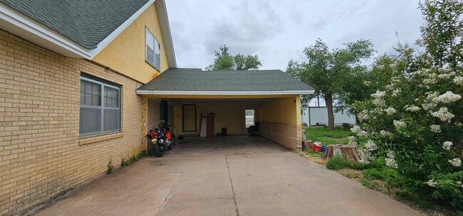 property at 901 W 14th St