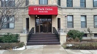 15 Park Dr in Boston, MA - Building Photo