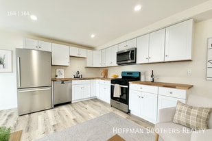 14615 Gilmore St in Los Angeles, CA - Building Photo