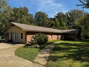 117 Steed Rd in Calhoun, LA - Foto de edificio - Building Photo