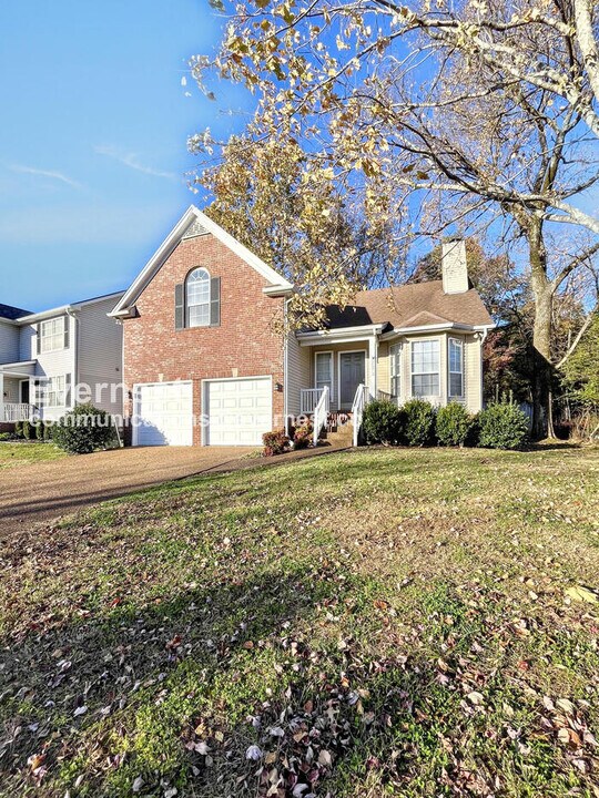 2073 Upland Dr in Franklin, TN - Building Photo